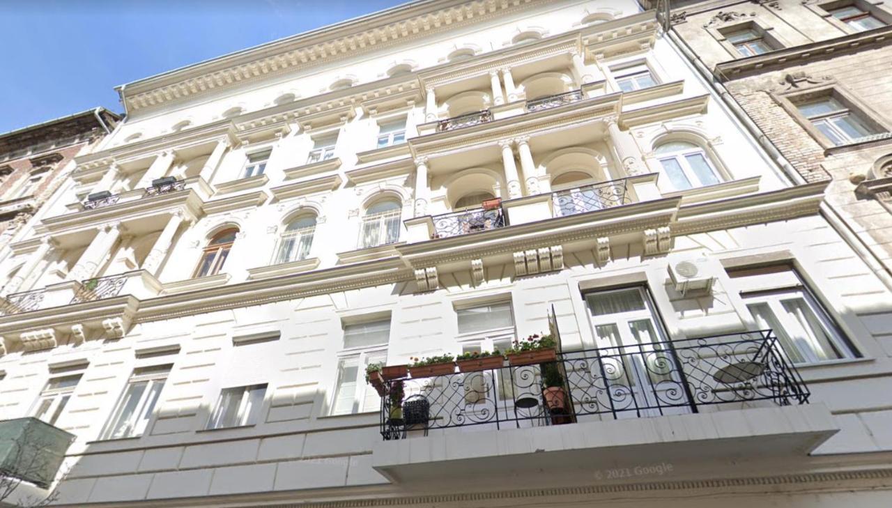 V57 Apartment Oktogon Budapest Bagian luar foto
