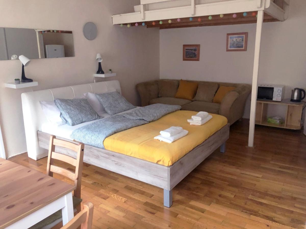 V57 Apartment Oktogon Budapest Bagian luar foto