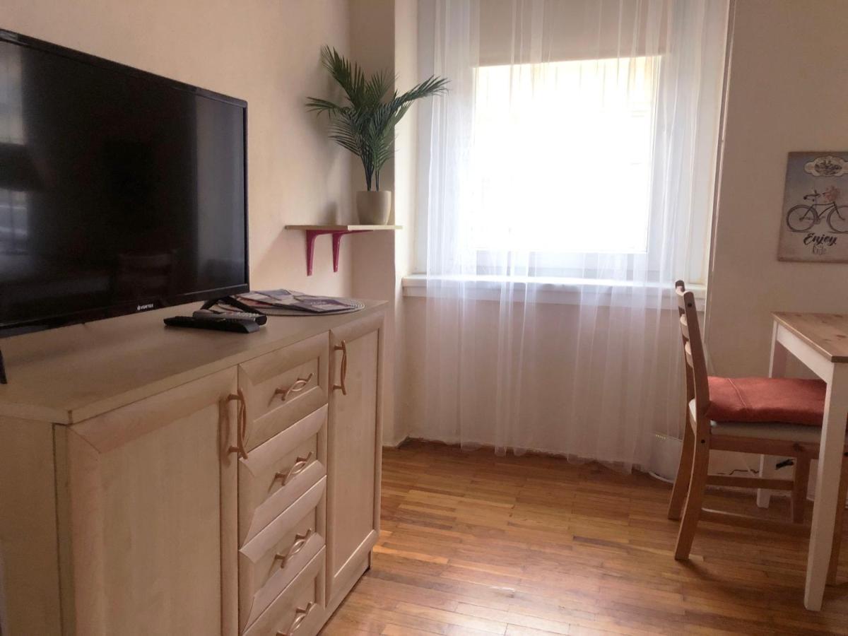 V57 Apartment Oktogon Budapest Bagian luar foto