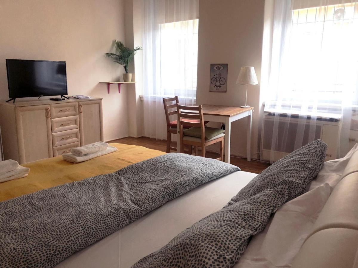V57 Apartment Oktogon Budapest Bagian luar foto