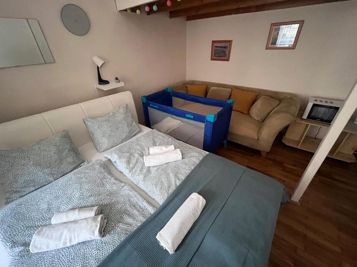 V57 Apartment Oktogon Budapest Bagian luar foto