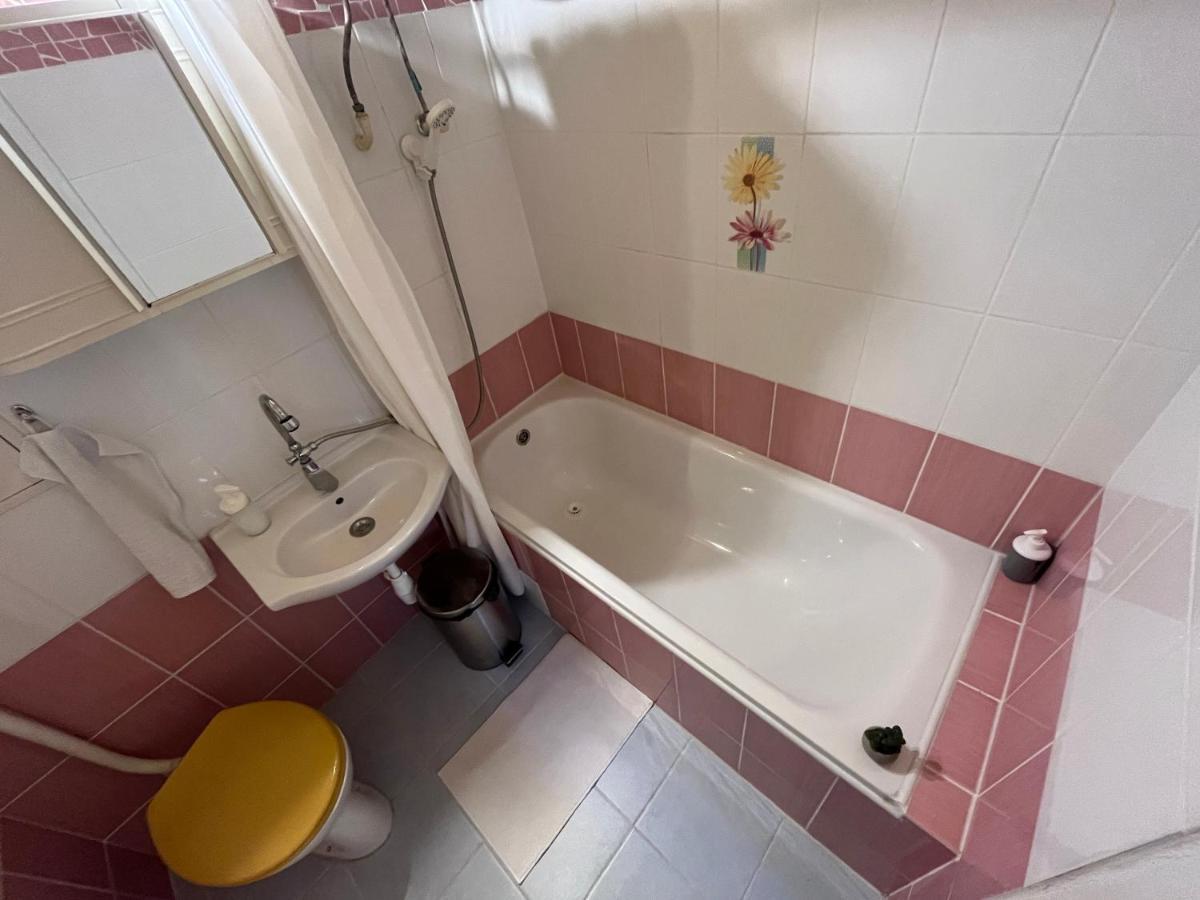 V57 Apartment Oktogon Budapest Bagian luar foto